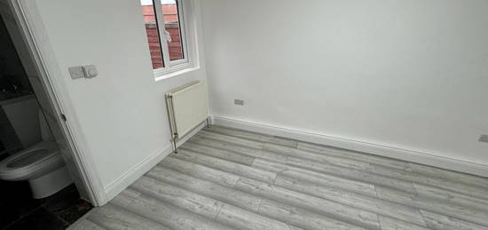 Flat to rent in Whitley Wood Lane, Reading RG2