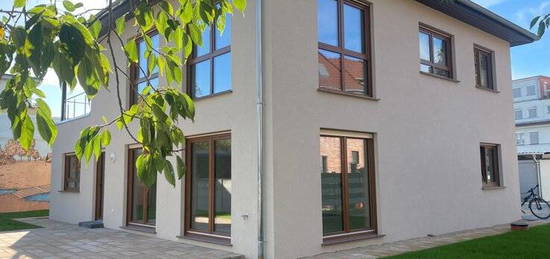 3-Raum-Terrassenwohnung in einem Zweifamilienhaus mit Einbauküche - Heizen mit Fernwärme