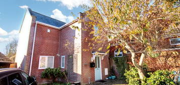 2 bedroom detached house for sale