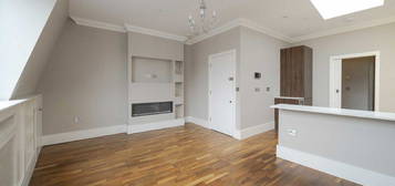 Flat to rent in Upper Richmond Road West, London SW14