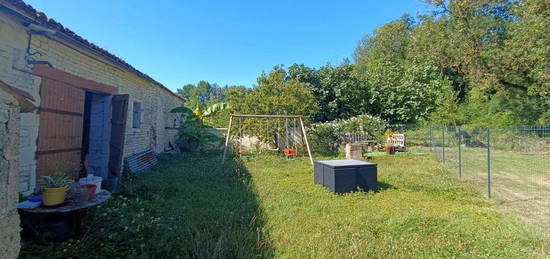 Belle grange en pierre avec jardin à une heure de La Rochelle