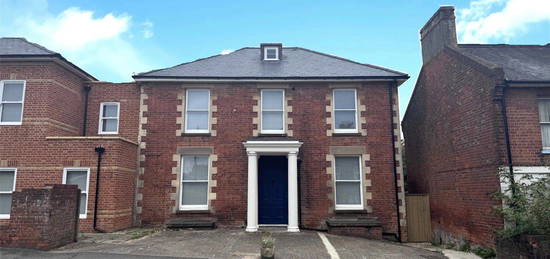 Maisonette to rent in New Road, Basingstoke RG21