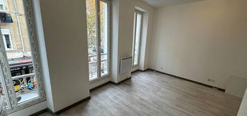 Studio meublé  à louer, 1 pièce, 25 m², Étage 1/4