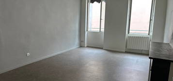 Appartement  à louer, 4 pièces, 2 chambres, 66 m²