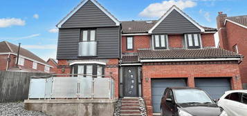 6 bedroom detached house for sale