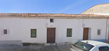 Chalet adosado en venta en calle Hernán Cortés