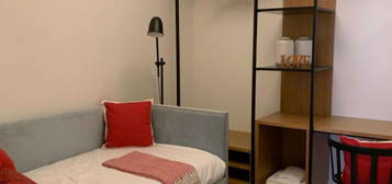 544013 - Quarto com cama de solteiro em...