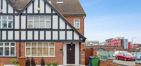 5 bedroom semi-detached house for sale