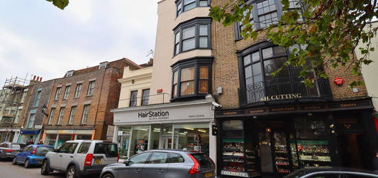 Flat to rent in Market Place, Margate CT9