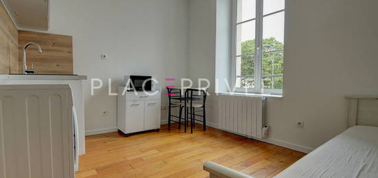 Studio meublé  à louer, 1 pièce, 18 m², Étage 1/2