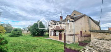 Maison du 16e siècle située au cœur de la Bourgogne