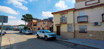 Alquiler de  Chalet adosado en plaza Ns de Gracia