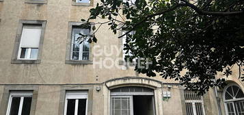 Appartement centre ville T 3 cour commune