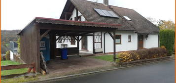 Gepflegtes 2-Familienwohnhaus mit Einliegerwohnung, Terrasse, Garage und Carport in SLÜ-Niederzell