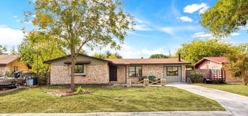 5242 Coral Mist St, Kirby, TX 78219