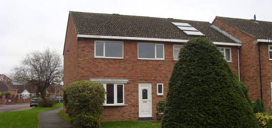 3 bed semi-detached house to rent