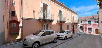 Palazzo storico in centro abruzzo