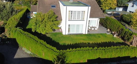 Modernes Einfamilienhaus mit großzügigem Garten in Dornstadt