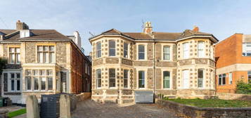 5 bedroom semi-detached house for sale