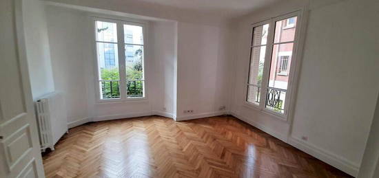 Studio  à louer, 1 pièce, 28 m², Étage 2/–