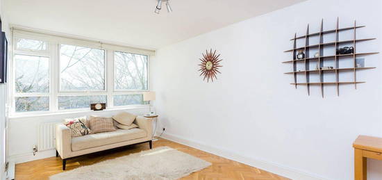 Flat to rent in St. Matthew's Road, London SW2