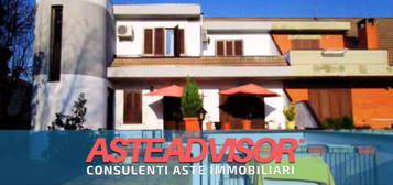 Villa all'asta in via C. Treves, 25 -29