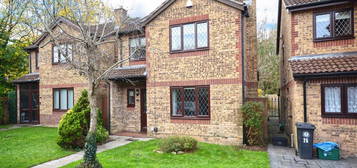 4 bed detached house for sale