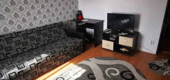 Vând apartament cu 2 camere ,etajul 3