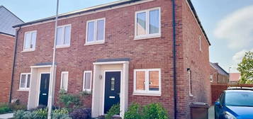 3 bedroom semi-detached house to rent