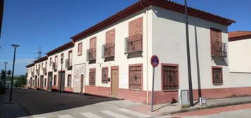 Casa adosada en calle Rochafria