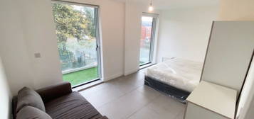 Room to rent in St. Rule Street, London SW8