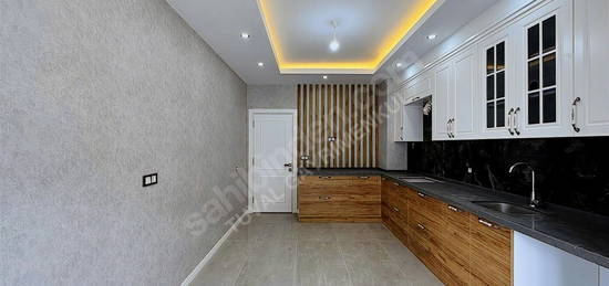 TUVAL'DEN ÇAKMAKTA E.BANYOLU+G.ODALI 180M² 3+1 GENİŞ LÜX DAİRE