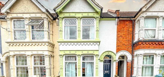 Terraced house to rent in Kensington Avenue, Watford WD18