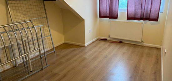 3 bed flat to rent