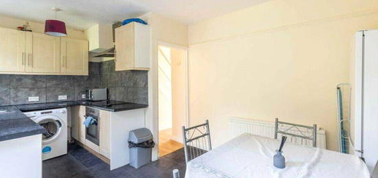 Flat to rent in Mccall House, London N7