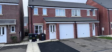 3 bed semi-detached house to rent