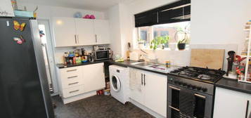 3 bedroom end of terrace house