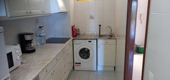 Arrendamento de Apartamento T1  na rua Dom Afonso V, 506