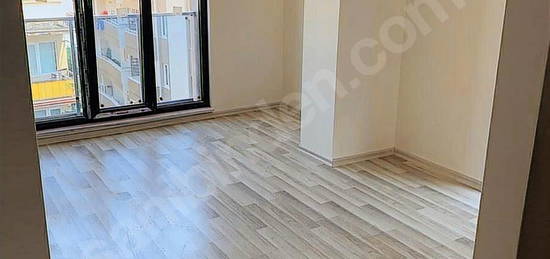 EGE GAYRİMENKULDEN NEF CADDESİNDE 1+1 KİRALIK DAİRE