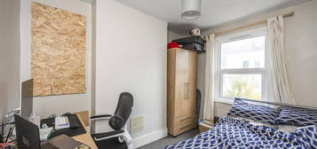 Terraced house to rent in Park Crescent Road, Brighton BN2