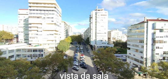 Arrendamento de Apartamento T3  na rua Professor Reinaldo dos Santos