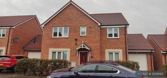 5 bedroom detached house