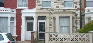 2 bed flat to rent