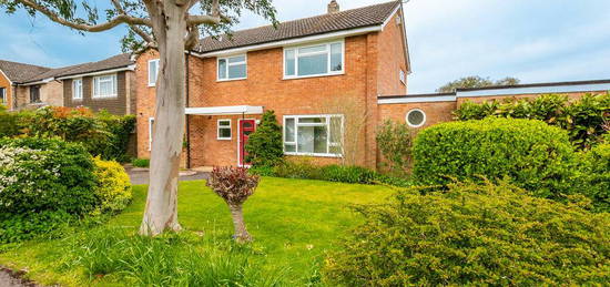 5 bedroom detached house