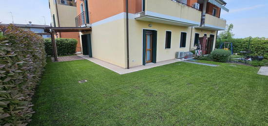 Appartamento arredato con giardino, garage e taver