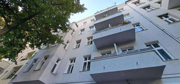 Geräumige und leerstehende Studio-Apartment mit EBK