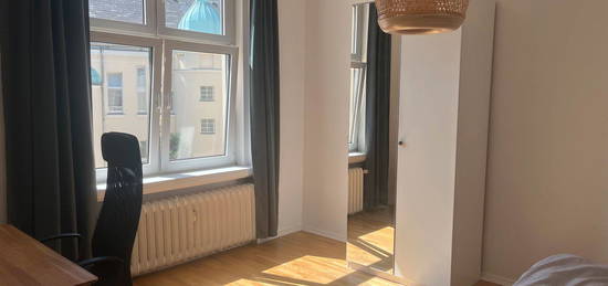 19qm Zimmer in bester Lage, Altbau, möbliert