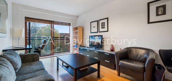 Flat to rent in Graham Street, Islington, London N1