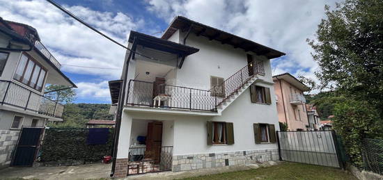 Casa indipendente in vendita in frazione Foresta, 62