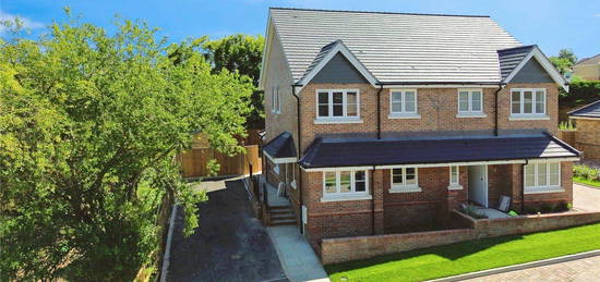 3 bed detached house to rent